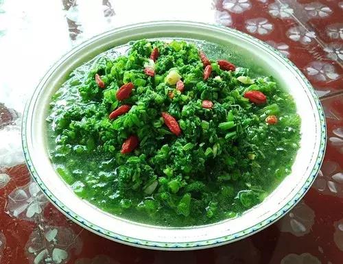 菜農(nóng)種植無需噴農(nóng)藥的蔬菜，不僅栽培簡單、而且效益高